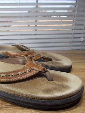 BKE Men's Brown Leather Flip Flop Sandals Size 9